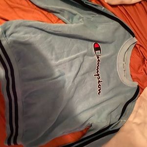 Super cute champion crew neck with cutouts on the shoulders!